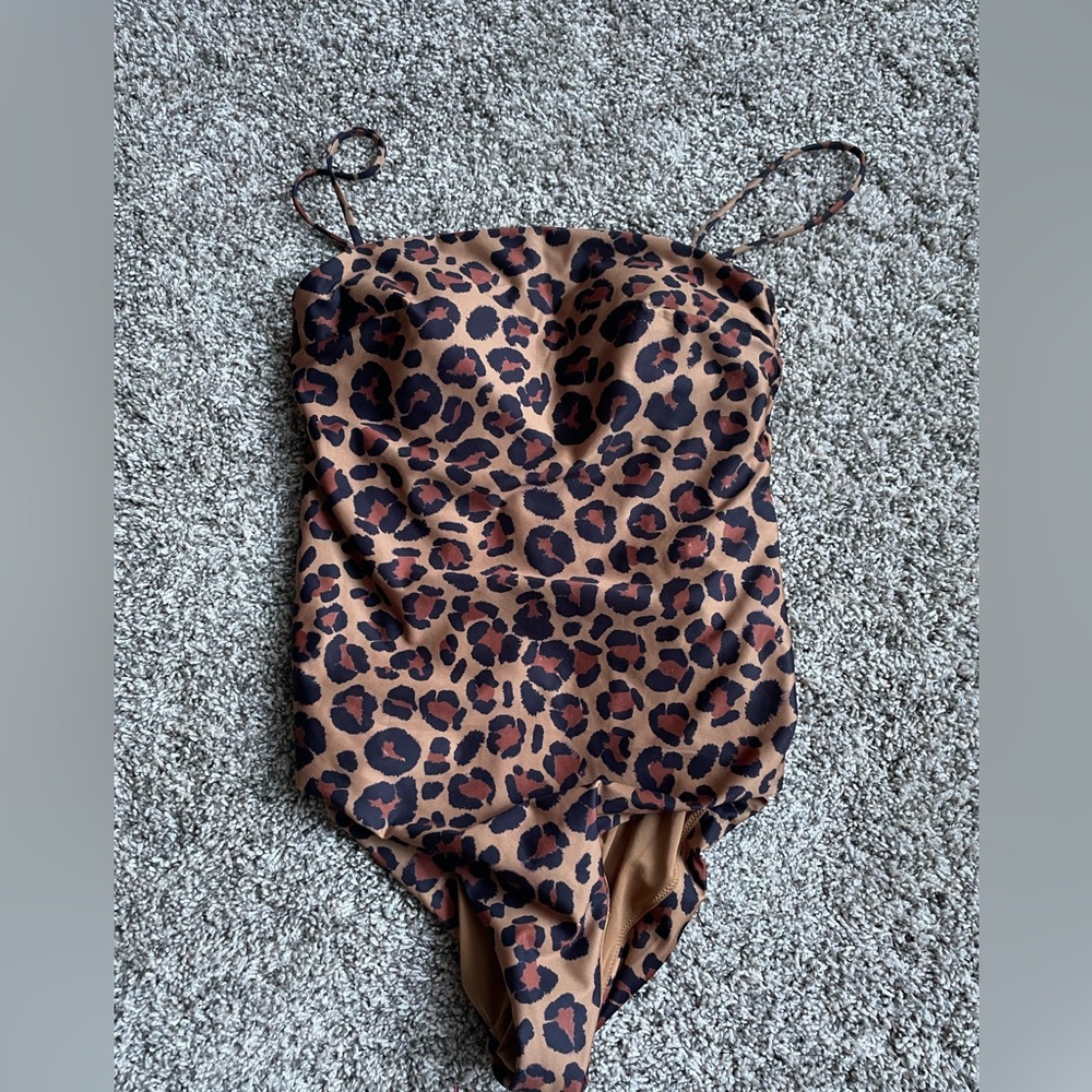 H & M Woman’s Cheetah Print Swim Suit in SZ S in gently used condition